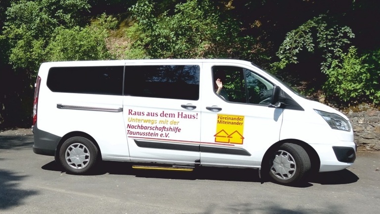 RAUS AUS DEM HAUS