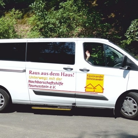 RAUS AUS DEM HAUS