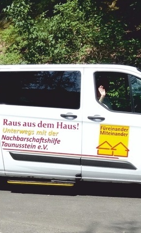 RAUS AUS DEM HAUS