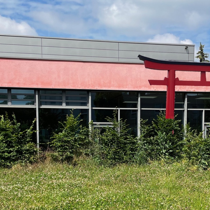 Torii vor dem Karate Dojo