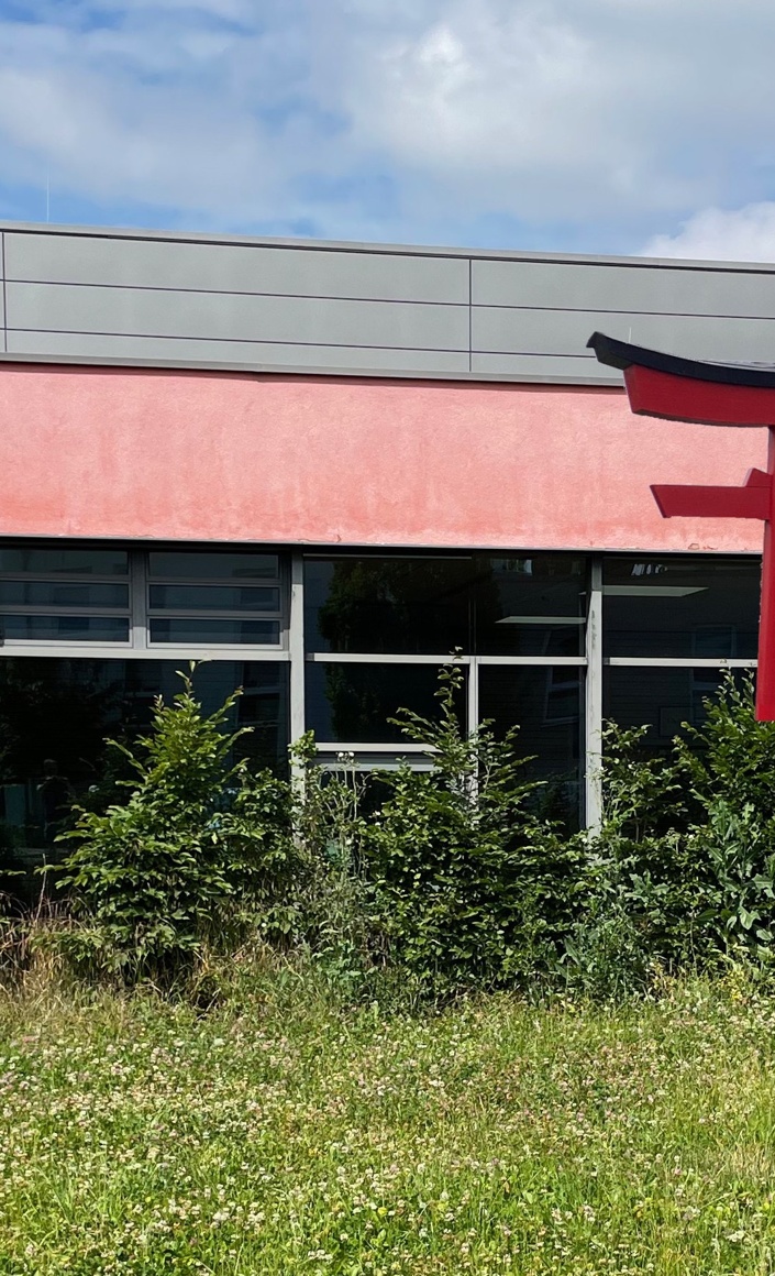 Torii vor dem Karate Dojo