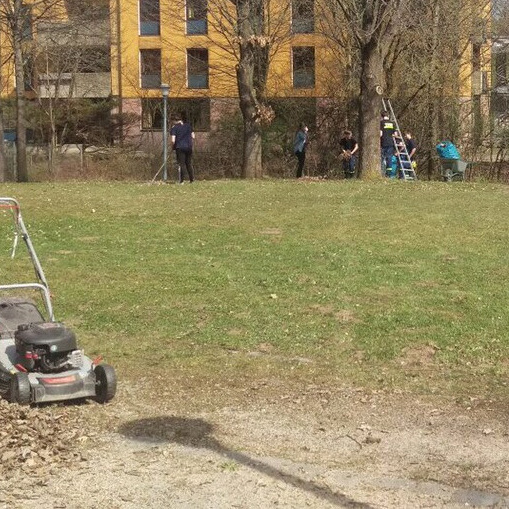 Rasentraktor für den Jugendzeltplatz