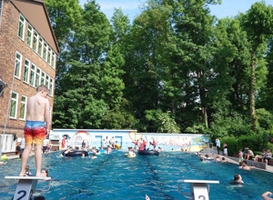Video - Photovoltaikanlage für wärmeres Wasser  im Freibad Bornekamp, Unna