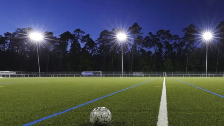 LED-Flutlicht für den Sportplatz Simmersbach