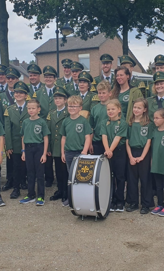 100 Jahre Spielmannszug Hassum          Tradition mit Zukunft!