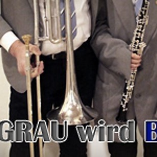 Aus GRAU wird BLAU: Zeit für ein neues Outfit!