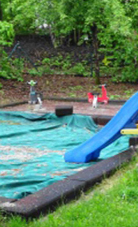 Neue Spielgeräte für den Kinderpark der NBH Vat.