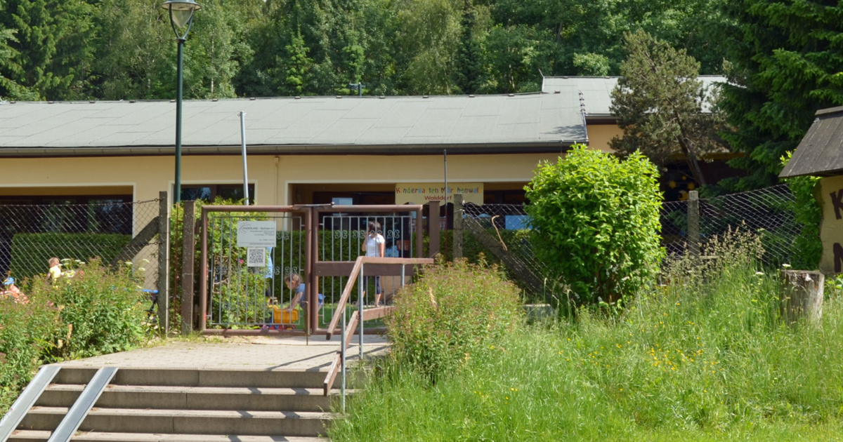 Baumhaus für den Kindergarten "Märchenwald" - Viele schaffen mehr