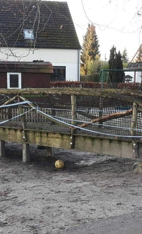 Erweiterung der Holzbrücke Erlebniselemente