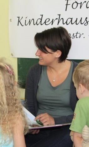 Vorlesespaß mit neuen Büchern im Kiga St. Adelheid