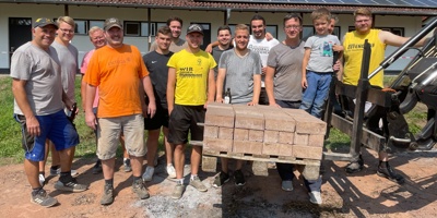 Bodenverdichtung für unseren neuen Kunstrasenplatz