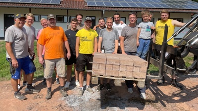 Bodenverdichtung für unseren neuen Kunstrasenplatz