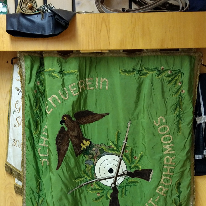 Neuer Fahnenschrank