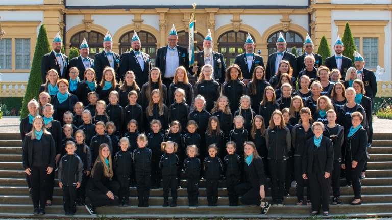 Neue Präsentationsanzüge Saison 2023/2024