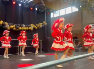 Alles in rot-weiss: Gardeuniformen für unsere Gardekinder