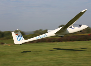 Das Schulungsflugzeug des Aeroclub benötigt ein neues Gewand