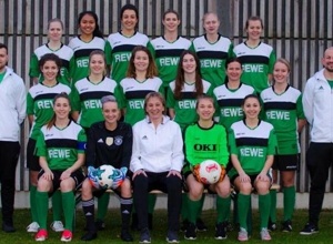 Trainingskleidung für die Frauenfußballmannschaft der DJK Würzburg