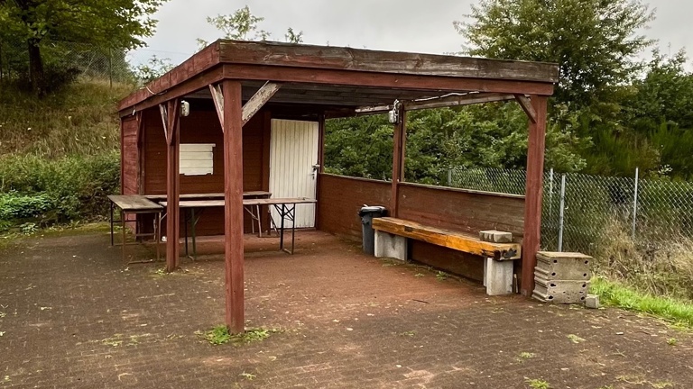 Erneuerung der Hütte am Tennisplatz