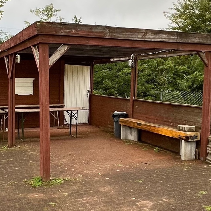 Erneuerung der Hütte am Tennisplatz