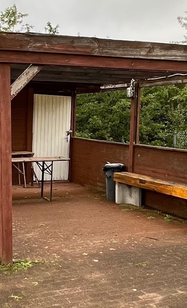 Erneuerung der Hütte am Tennisplatz