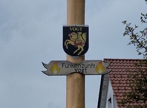Sicherer Stand für den Vogter Mai- und Narrenbaum