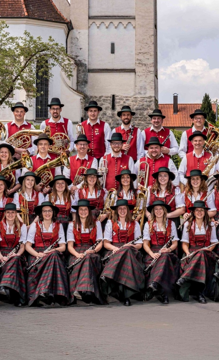 Neue Trachtentücher für den Musikverein Jengen