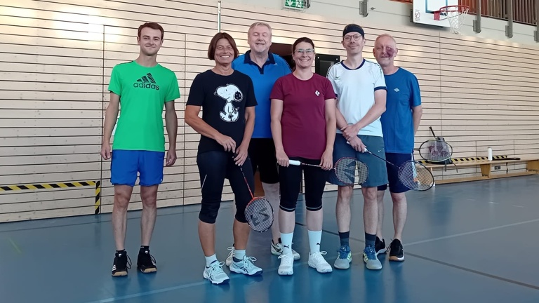 neue Badminton-Feldmarkierung