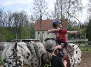 Gemeinsam mit Pferd und Bogen