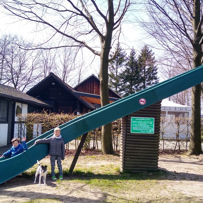 Röhrenrutsche für den Spielplatz Dorfgemeinschaft Dannenberg