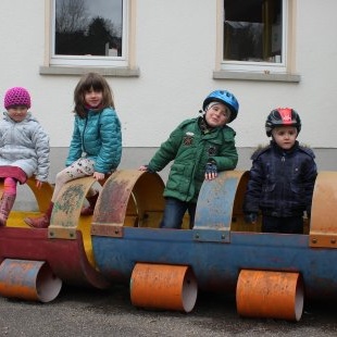 Kindergarten Ebernhahn: Fantasie-Spiel "Wald" & "Giraffe"