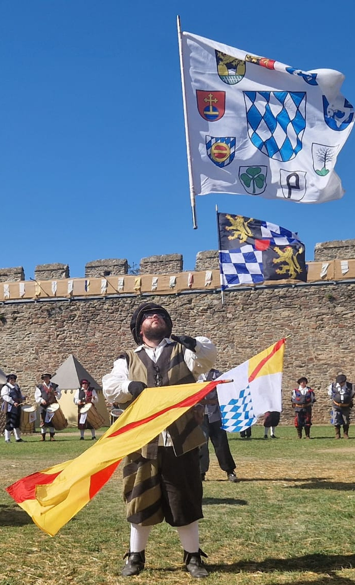 Neue Fahnen für die Kraichgau-Fahnenschwinger