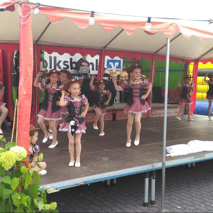 Bühnenelemente für den Pfalzdorfer Karneval