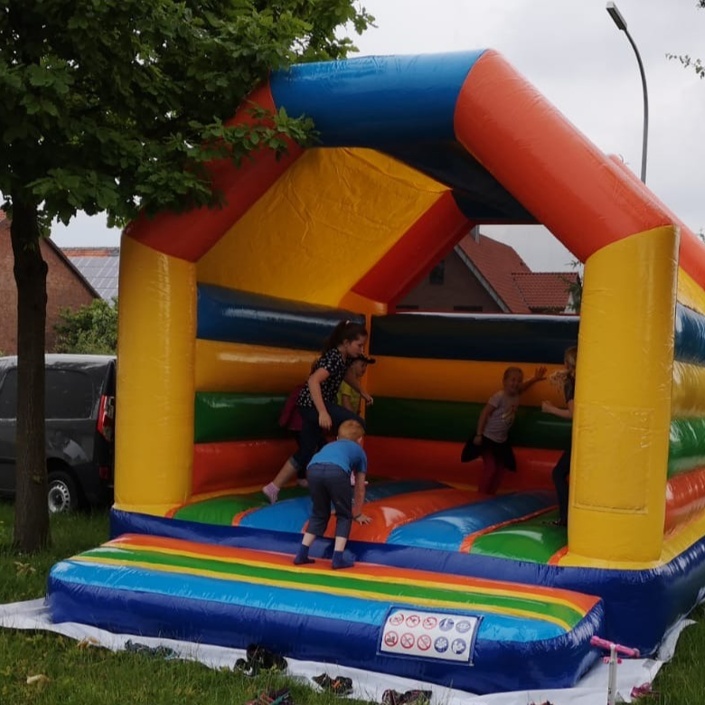 Hüpfburg für die Kinder in Rösebeck