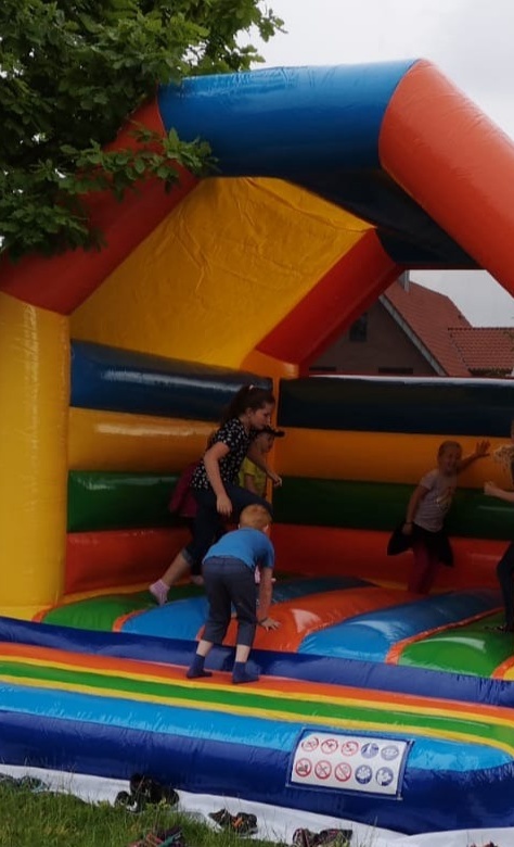 Hüpfburg für die Kinder in Rösebeck