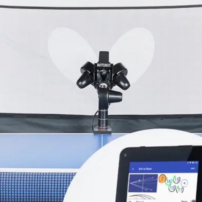 Trainingsroboter und weiteres Trainingsmaterial, Trainingsanzüge