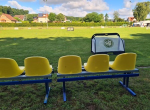 "Und wie schützt du Dich vor der Sonne?" "Bitte 2 x Spielerkabine"