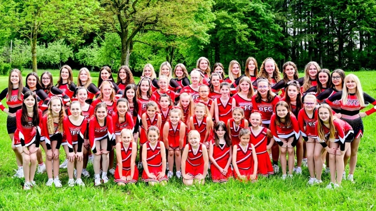 Trainingskleidung für die Cheerleader-Mädels