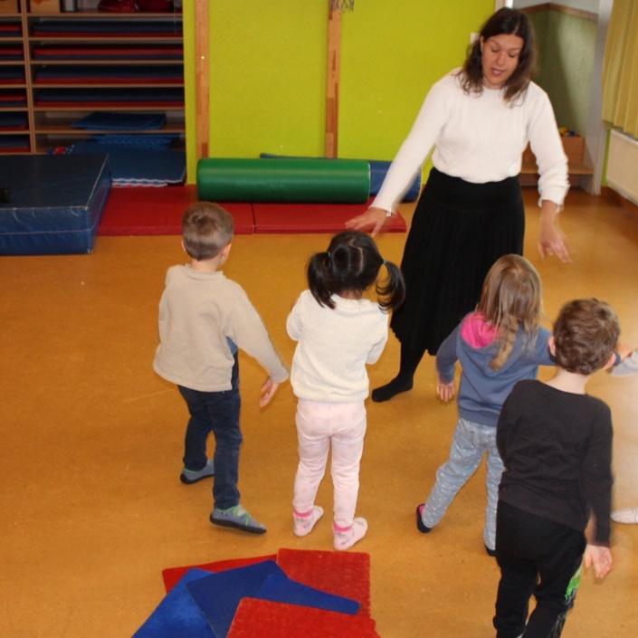 Musikalische Früherziehung im Kiga "Dorfkrümel" Lötzbeuren