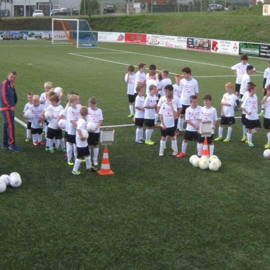 Trainingsutensilien für Jugend- sowie Seniorenmannschaften