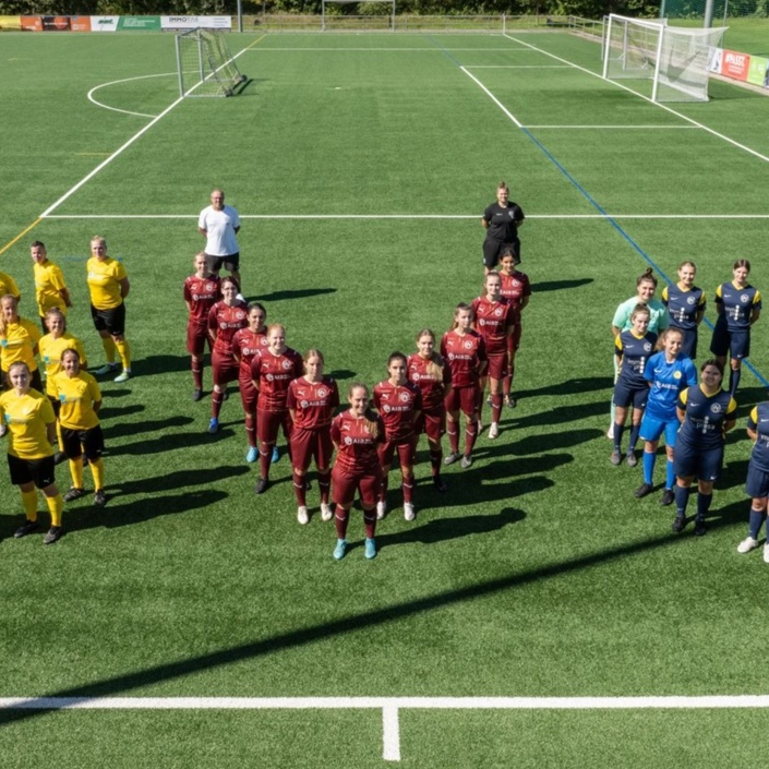 Neue Trainingsbekleidung Frauen + Mädchen