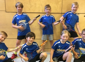 Neue Badmintontrikots für SC Blau Weiß Ostenland