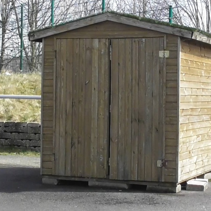 Eingang zum Sportplatz inkl. Kassenhaus