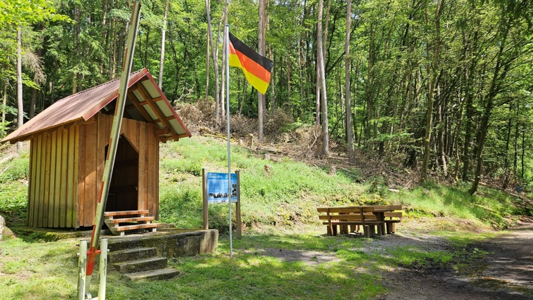 Holzfigur Schmuggler für Schmugglerpfad