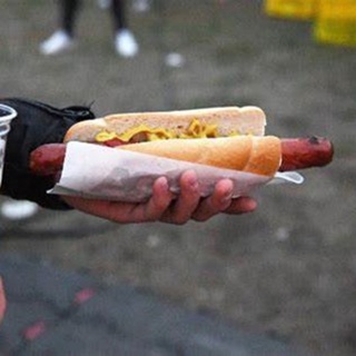 Gutschein für Bratwurst und Getränk im Stadion