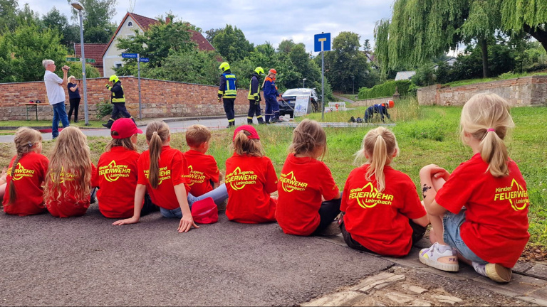 Erstausrüstung für die Kinder-und Jugendfeuerwehr Leimbach