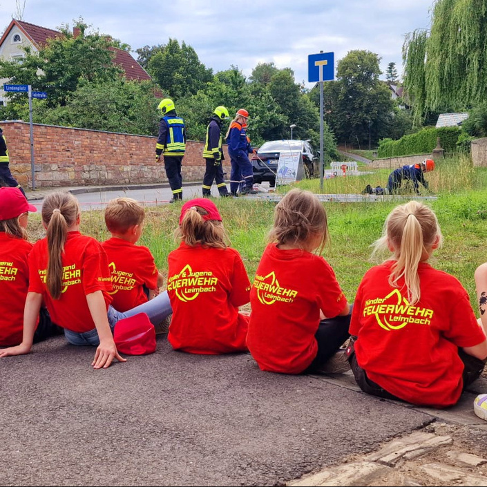 Erstausrüstung für die Kinder-und Jugendfeuerwehr Leimbach