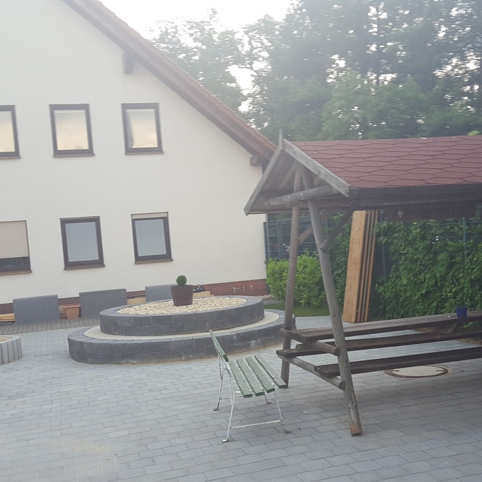 Versorgungs- und Kommunikations-Terrasse