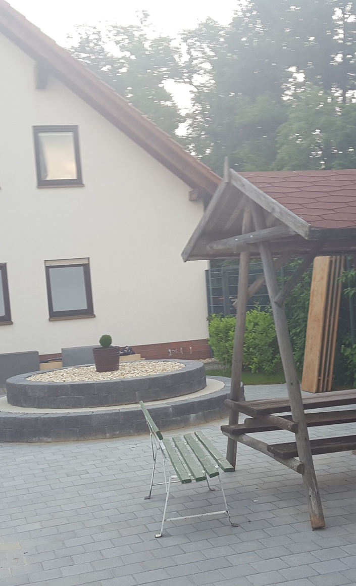 Versorgungs- und Kommunikations-Terrasse