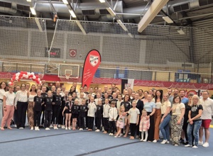 Neue Wettkampf-Turnfläche für die Sportakrobaten des KSV Baunatal