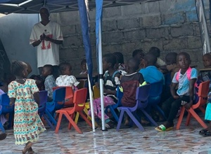 Sandspielplatz für Kinderoase in Gambia